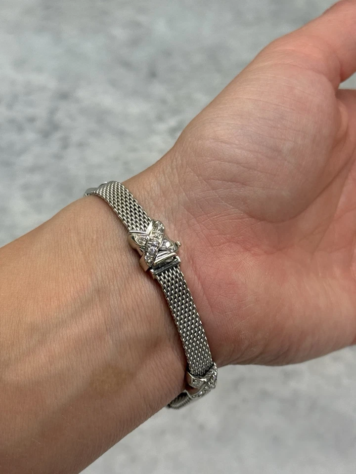 Joyería Tiffany .80 ct. t.w. Brazalete estación X de diamantes en oro blanco de 18 quilates Foto 2 de 4