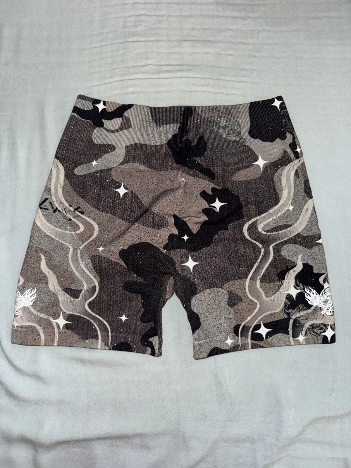 NEW MEDIUM Darc Sport "Huxley" Shorts in Starry Blooming Woodland Camo