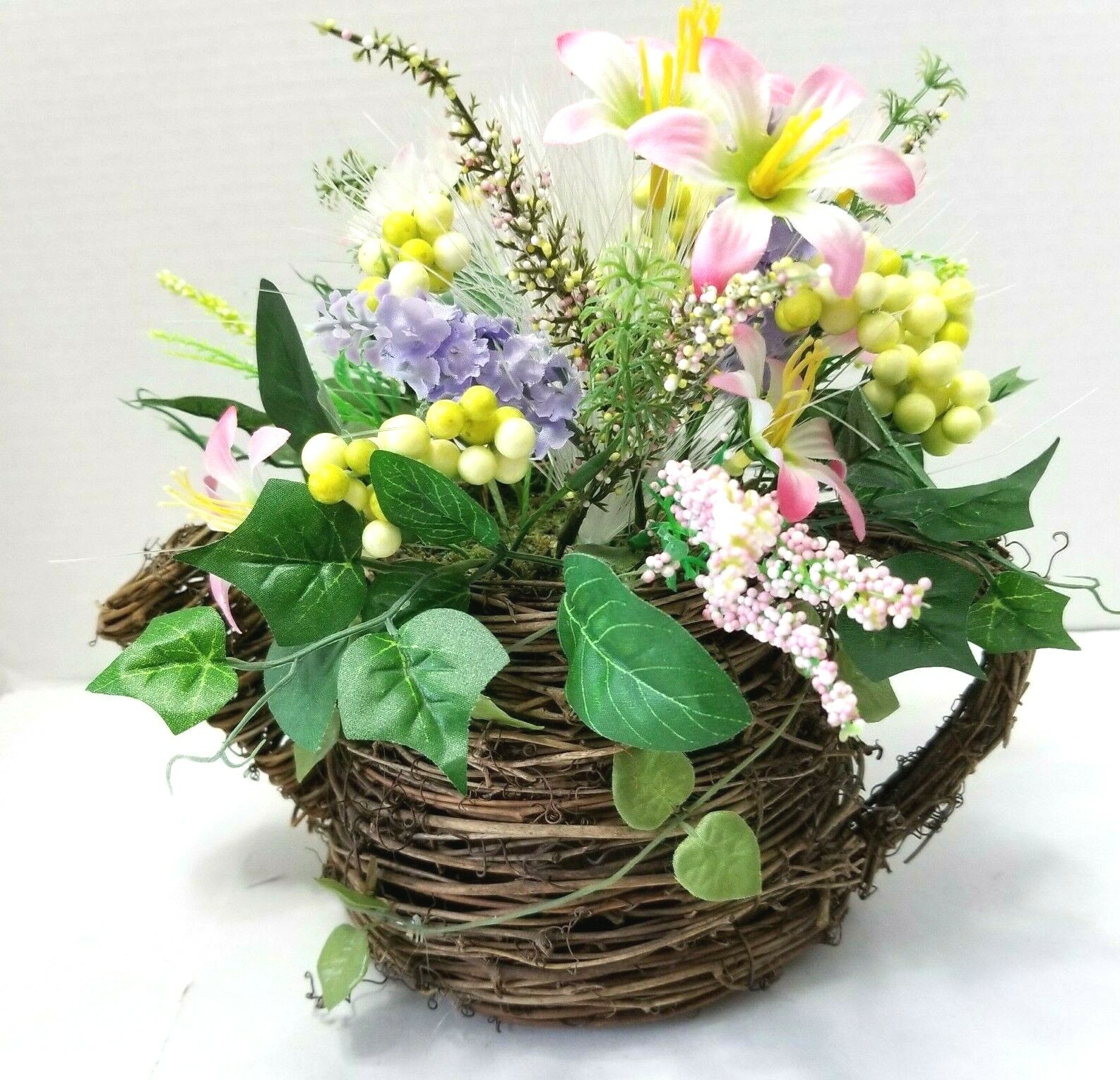 как выглядит Fiber Optic Floral Coffee or Teapot Design in Wicker фото