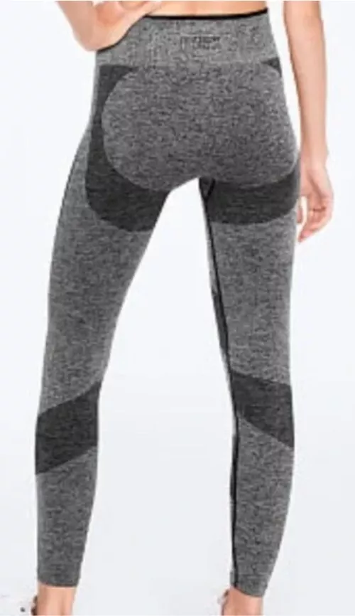 victoria-secret-vs on gray seamless compression leggings