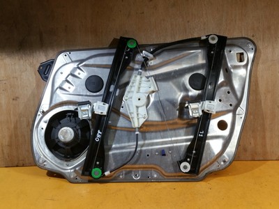 Mercedes-Benz E W212 Right Front Door Speaker A2128200302 Pum7473 