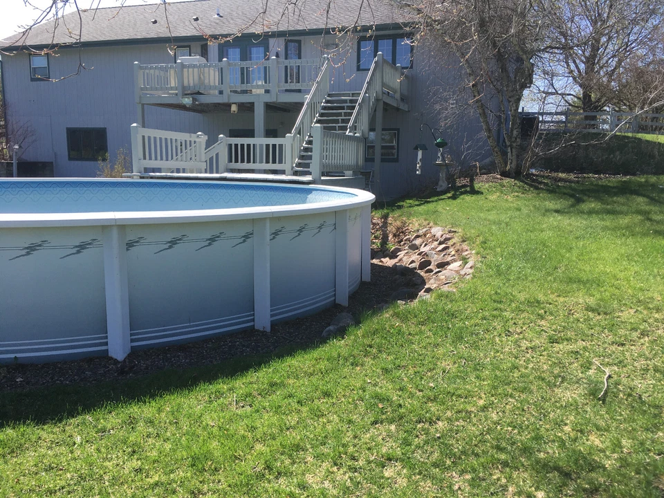 Sobre el suelo - 24' Rnd. Piscina/revestimiento x 48" de profundidad no incluido. Foto 2 de 3