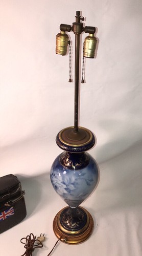 Vintage Glass Lamp with Hand Painted Gold Leaf Incredible Design Signed - Picture 9 of 12