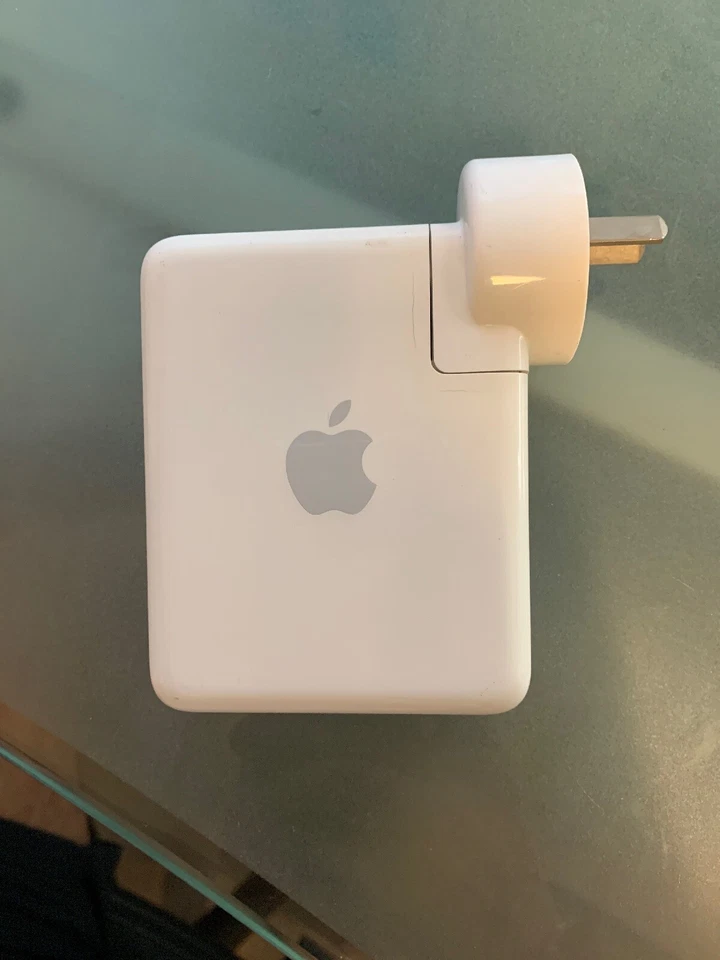 Apple Airport Express A1088 Base Station  GRouter, Wifi, 2.4GHz & 5GHz Band - Image 3 of 4