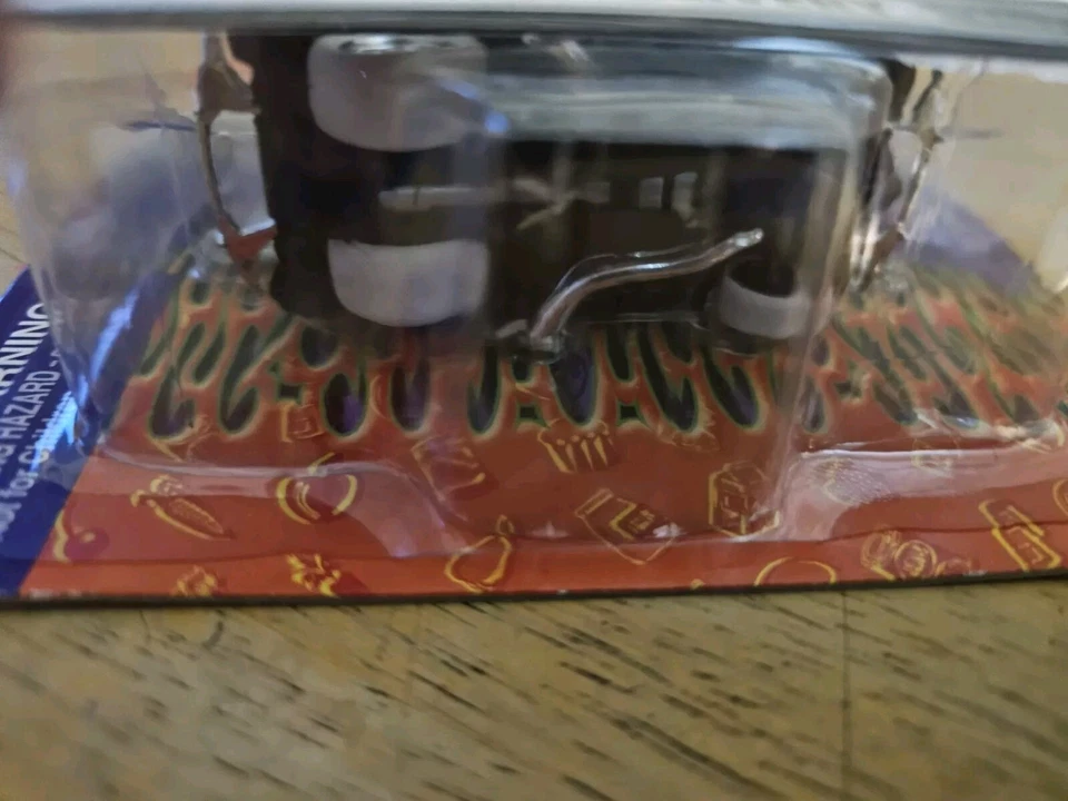 Muscle Machines Grocery Getters 1940 Sedan Delivery GG03-10 1/64 (2004) - Image 3 of 4