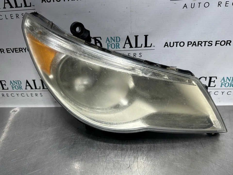 Faro halógeno pasajero derecho Volkswagen Routan 2009-2014 OEM Foto 2 de 4