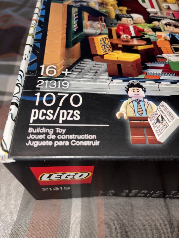 New LEGO FRIENDS the TV Series Central Perk (21319) 1079 Pieces Retired Sealed - Image 3 of 4