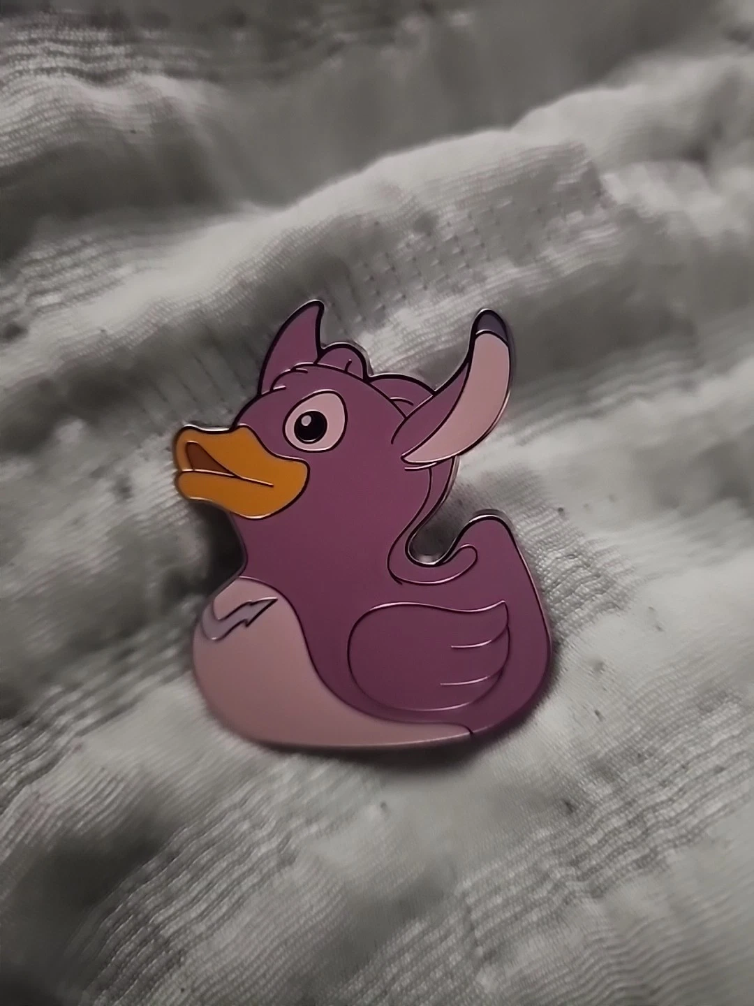 Ducks Of Disney Mystery Bag Pin - Angel