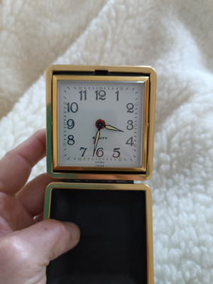 Equity Reisewecker   Klassisches Klappdesign mit Alarmfunktion Uhr