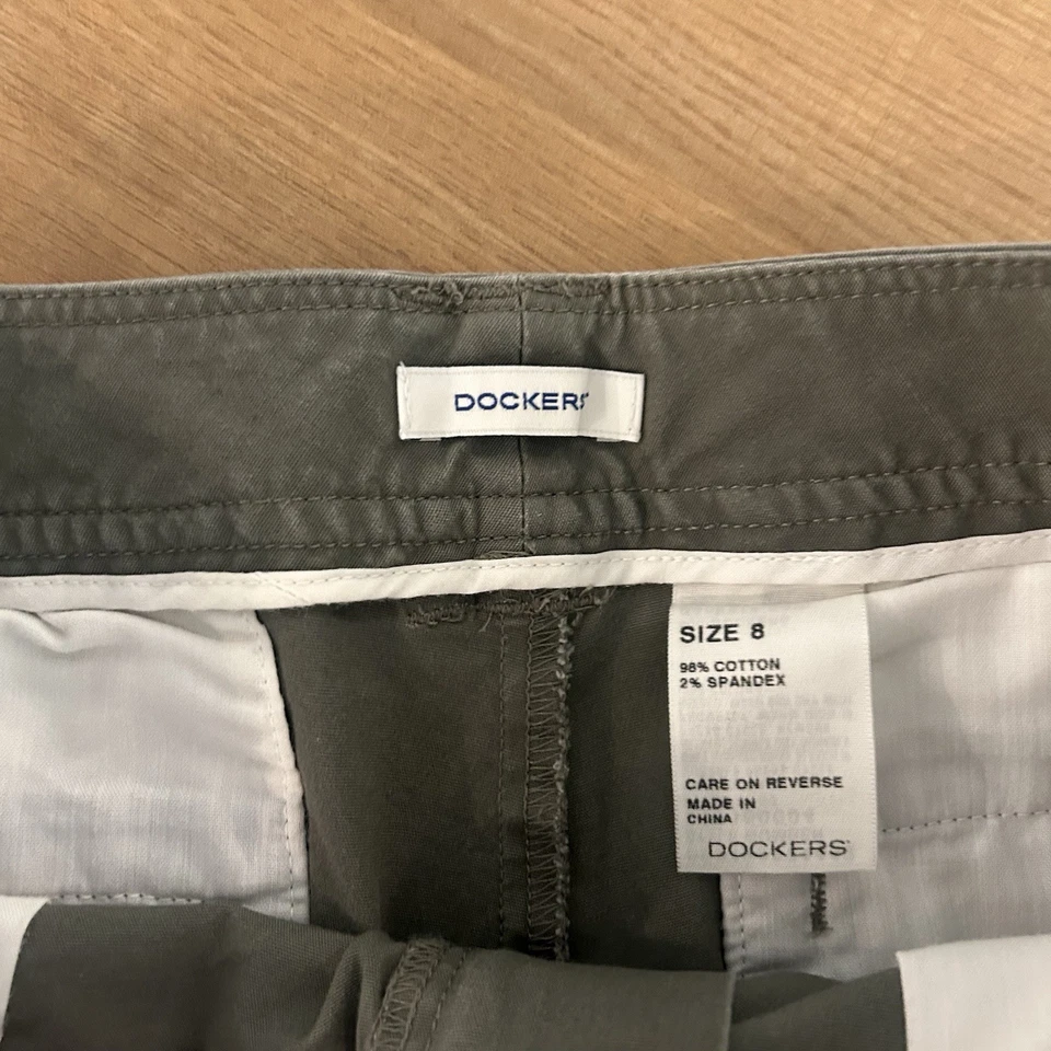 Pantalones cortos Dockers para mujer talla 8 de algodón verde tiro medio con bolsillos Foto 2 de 4