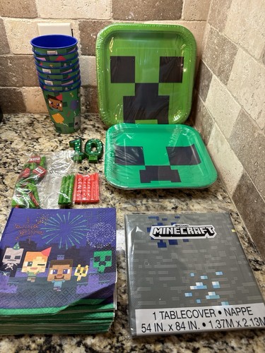 Minecraft Party Supplies 1 Table Cloth, 16 Plates, 8 Cups, Napkins, Candles - Picture 1 of 6