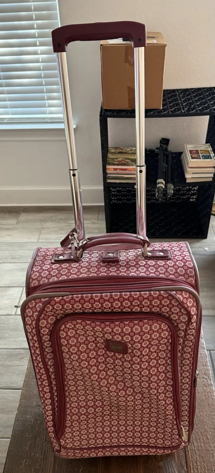 Чемодан Nine West с розовым узором - Изображение 2 из 4