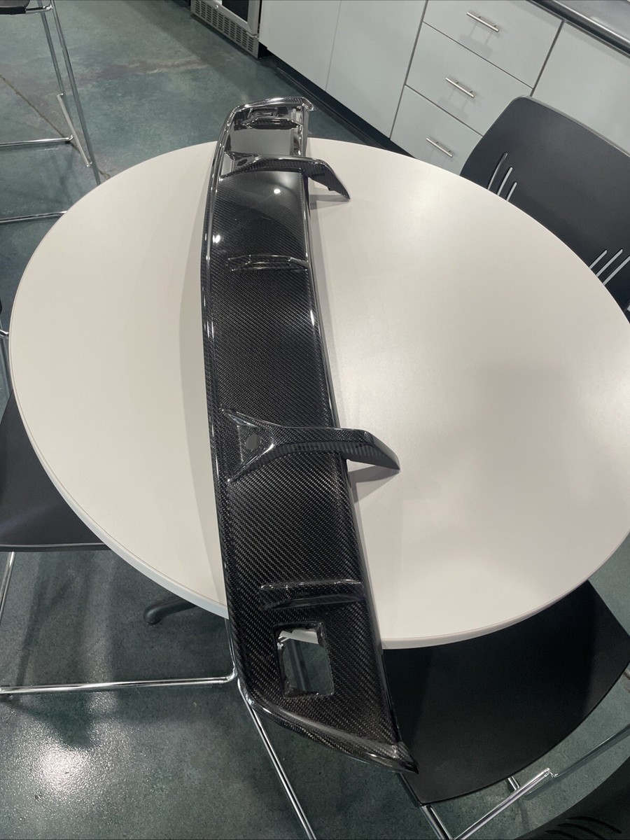 Lamborghini Urus Rear Cover Diffuser Center Carbon Fiber