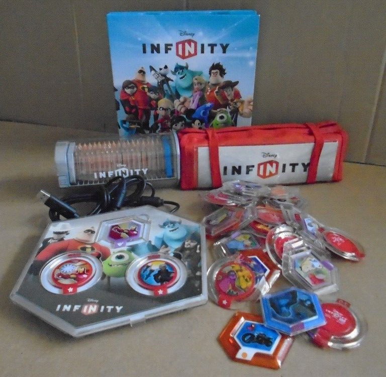Disney Infinity Figure Base Reader/78-Power Disks/Cases BUNDLE