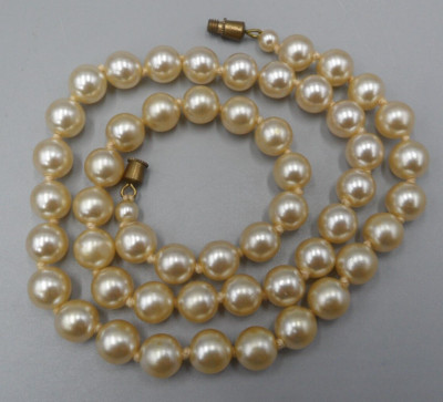 Vintage Faux Pearl Necklace Knotted Peach Beige Glass Choker Screw