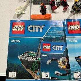 LEGO City Deep Sea Exploration Vessel 60095 near Complete w/ Manuals & Minifigs