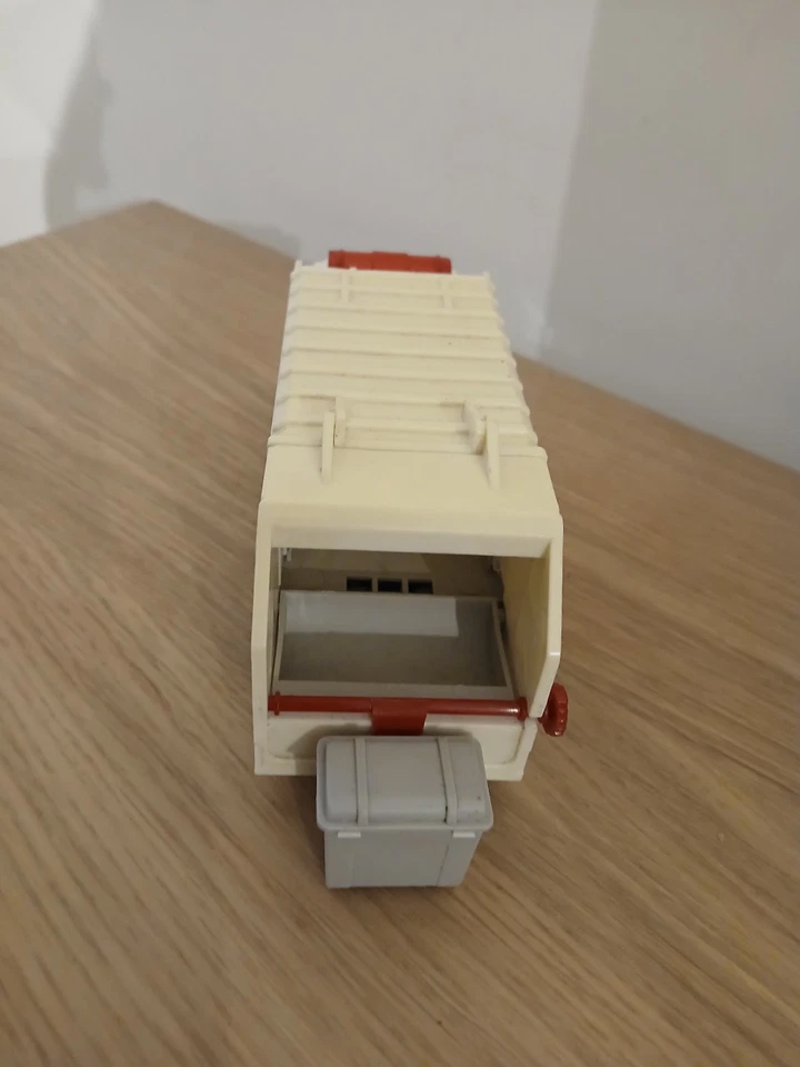 MAJORETTE CAMION SCANIA BENNE A ORDURES PUB VEOLIA N°3037 1/37 - Photo 4/4