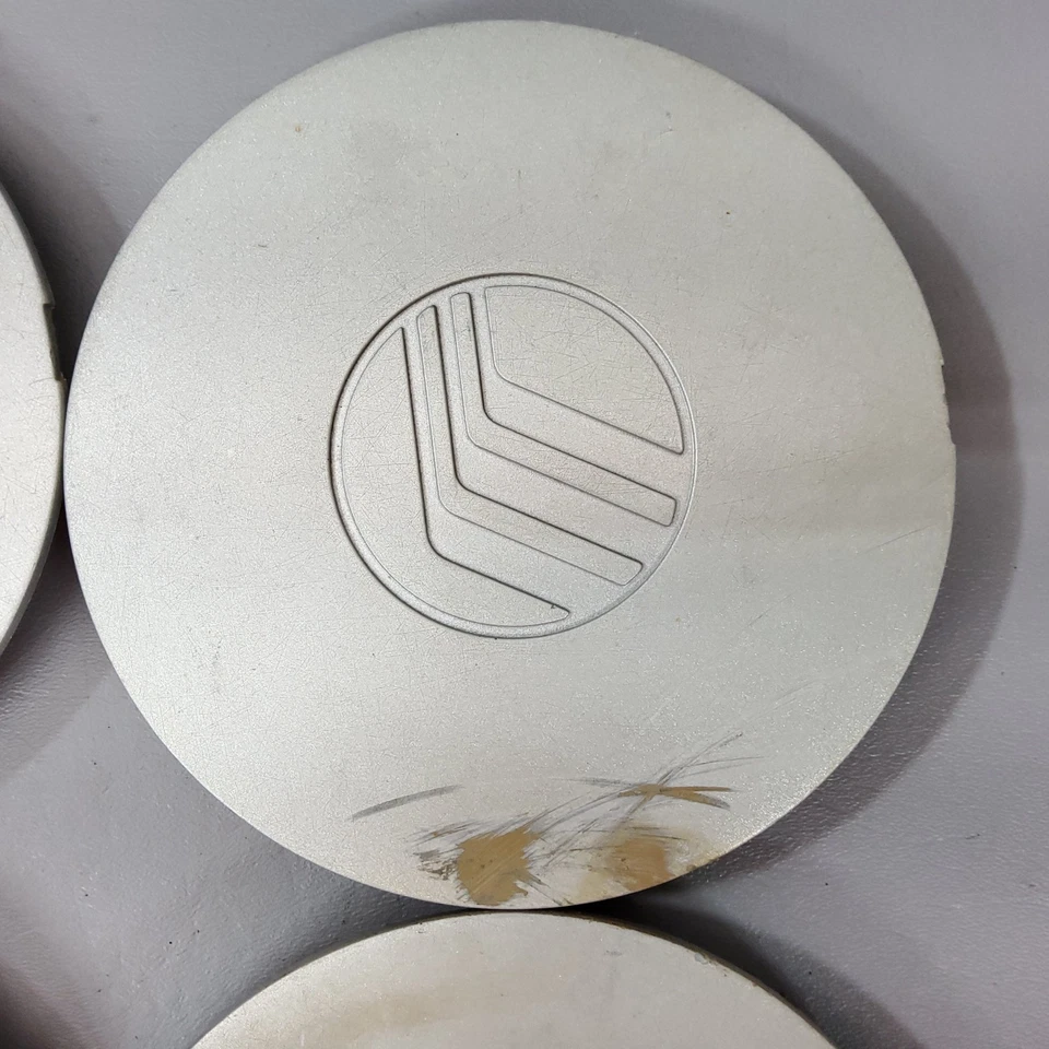 Juego de 4 tapacubos centrales de rueda plateados de fábrica 97-99 Mercury Tracer F7K6-1A096-AB Foto 3 de 4