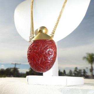 RARE LARGE VINTAGE ESTEE LAUDER 76 FLORAL CINNABAR MINI PERFUME BOTTLE NECKLACE