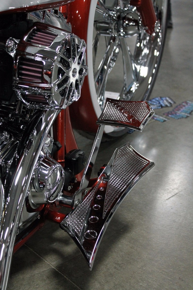 JH Choppers Front Floorboards For Harley Baggers – Chrome Diamond – Made In USA, Left & Right
