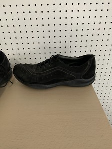 clarks wave wheel black