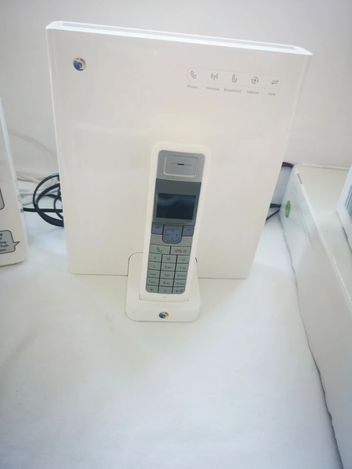 Bt Home Hub And Phone Set 1020, 1010, full complete set with wires and manual.  - Image 2 of 4