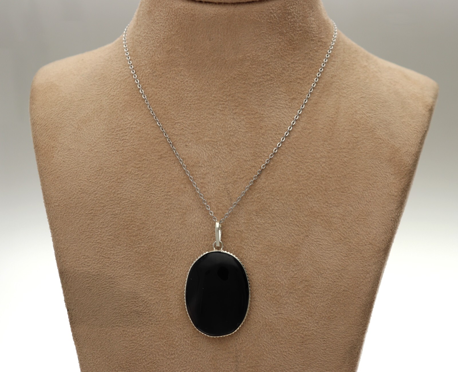 Classic Black Onyx Pendant Necklace in Silver Plated Finish for Women Elegant Timeless Design-image