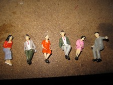 Carrera Universal 132   "6 x Zuschauer für Gebäude Deko usw."