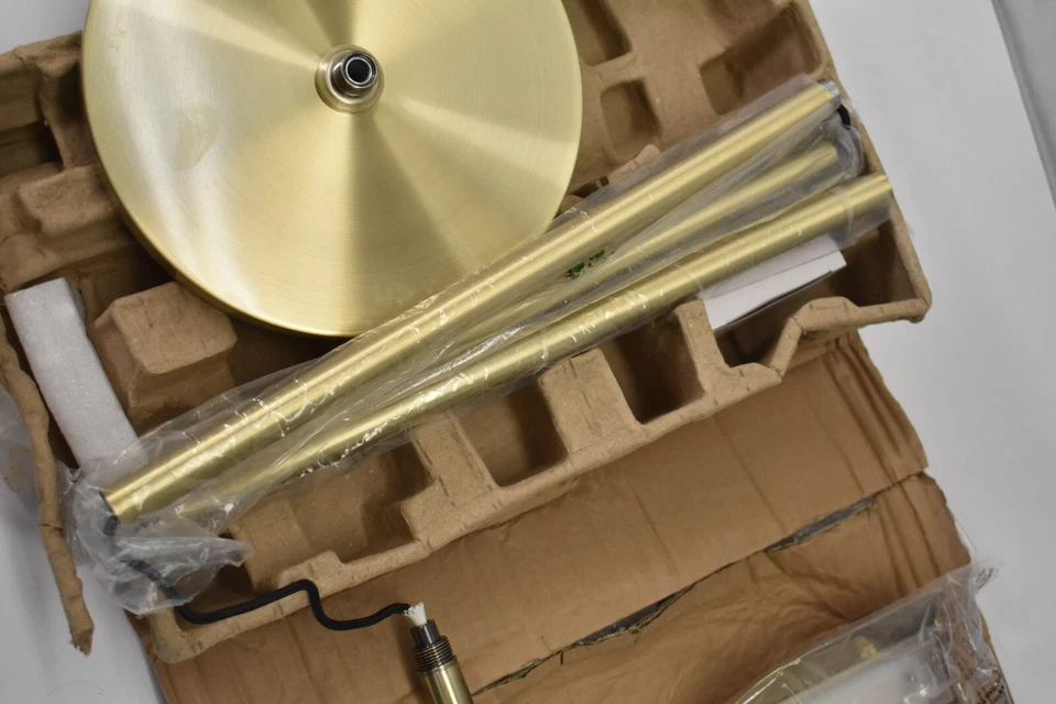 Conjunto de lámpara de pie LED de hoja Brightech ajustable acabado latón de pie Foto 3 de 4