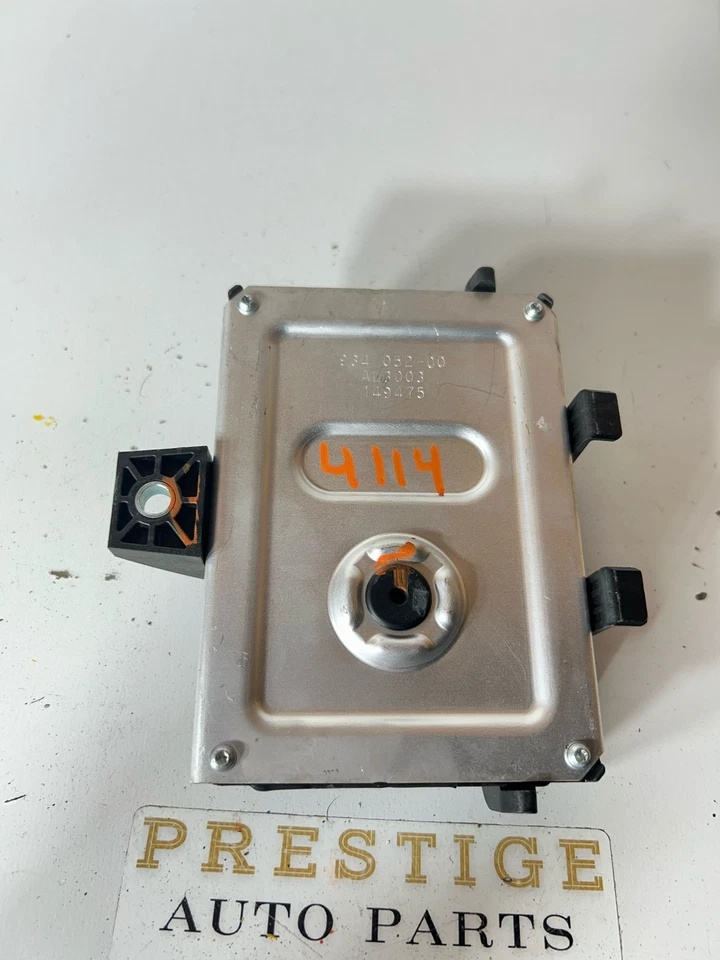 Módulo de control de bomba de combustible Cadillac CTS 2015-2019 3,6 L 23231860 usado OEM Foto 2 de 4