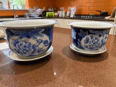 2 Vintage blau & weiß Blumenmuster Keramik Übertöpfe & Untertassen, 8'' & 7''