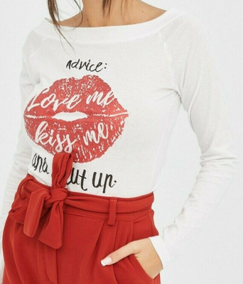 Love Me Kiss T-Shirt INSIDE Damen Langarm U-Boot-Ausschnitt Medium neu mit Etikett weiß/rot