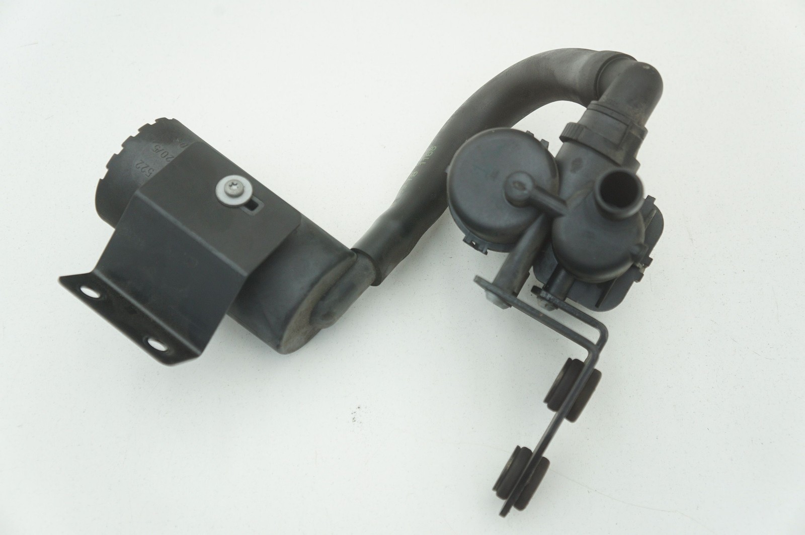 Fuel Vapor Canister Dust Filter Assembly OEM 6757522 Rolls Royce Phantom Vii 06
