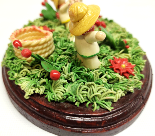 Vtg Wood Base Display Clay Scene~4 Mexican People 3 Cactus "Spaghetti" Grass - Picture 16 of 20