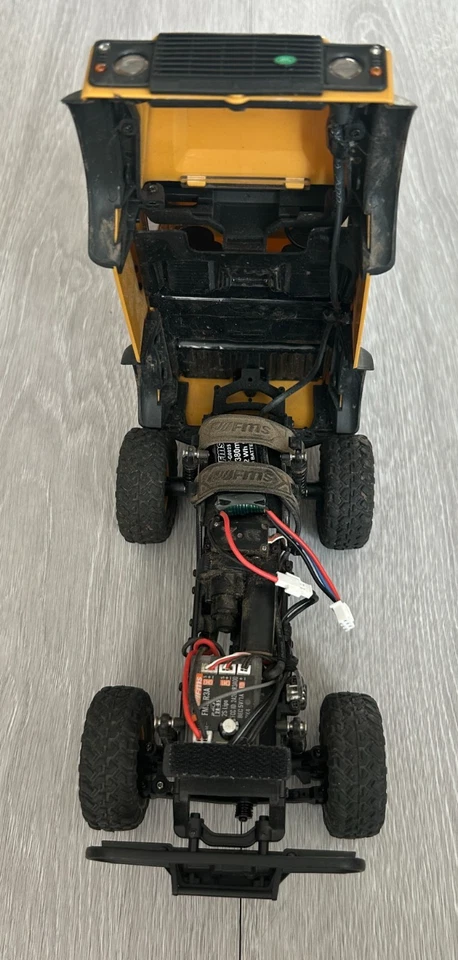 FMS 1:24 FCX24M Land Rover Camel Trophy Edition RTR Slightly Used Defender 90 Z1 - Image 3 of 4