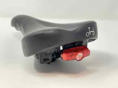 Fahrradlichthalterung für Brompton Sättel - NEUES Design mit seitlicher Halterung des Lichts