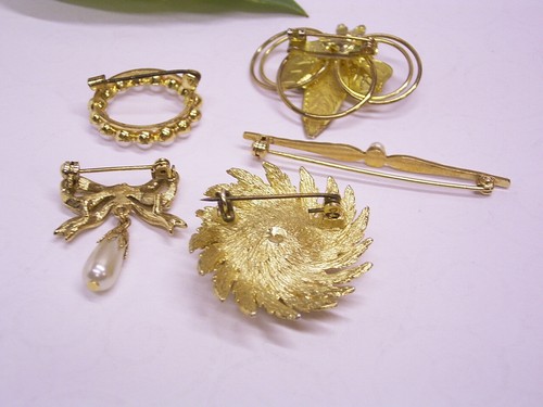 MODESCHMUCK: 5 BROSCHEN / ANSTECKER: VERGOLDET & KUNST PERLEN - Bild 3 von 3