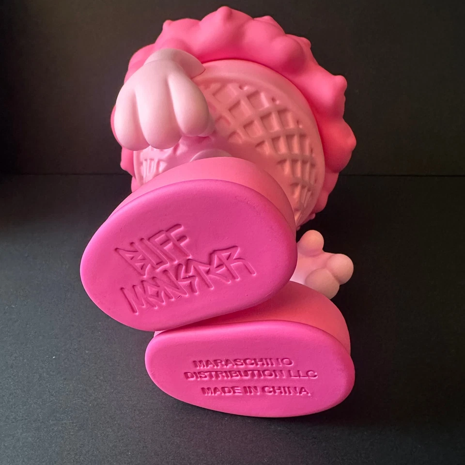 THE MELTY MISFITS PINK VINYL FIGURE 10" Garbage Pail Kids - Image 2 of 4