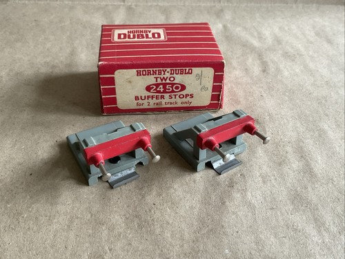 Zwei verpackte Hornby Dublo 2450 2 Schienen Pufferanschläge - Spurweite OO | Zustand: Used