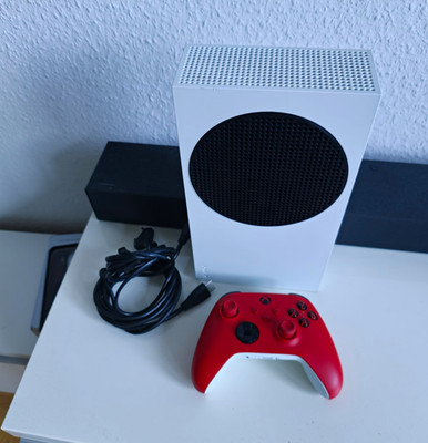 Microsoft Xbox Series S 512 GB Weiß mit rotem Controller & Kabel