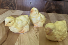 Juego de 3 estatuillas de porcelana amarillas bebé pollito Pascua primavera granja 3,25" de colección