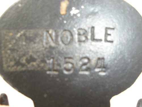 Vintage United Farmers Noble Oliver Tractor 1524 Pop Metal Cast Iron Wall Hooks - Picture 3 of 4