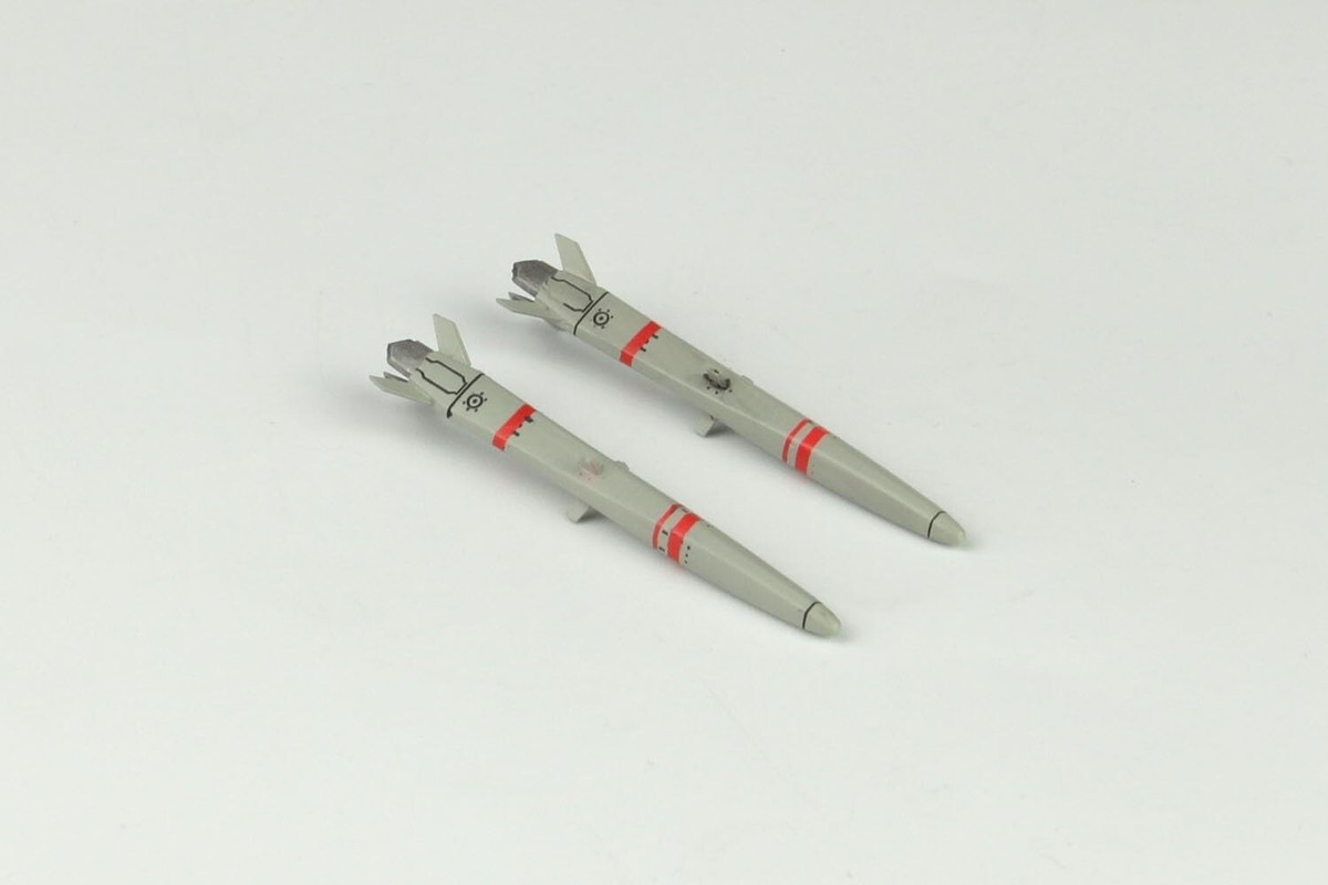 PLATZ YUKIKAZE FFR-31 SYLPHID with AAM-V/VII Missile 1/72 Multi
