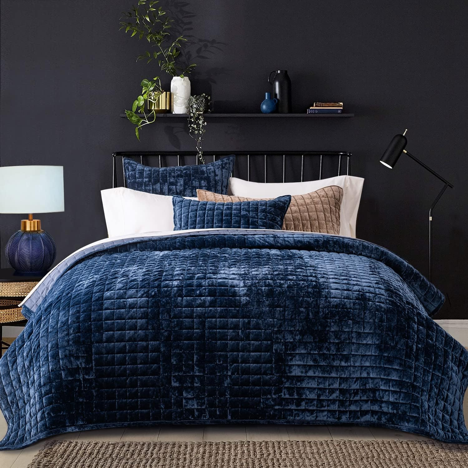 With 2 Pillow Shams For All Seasons