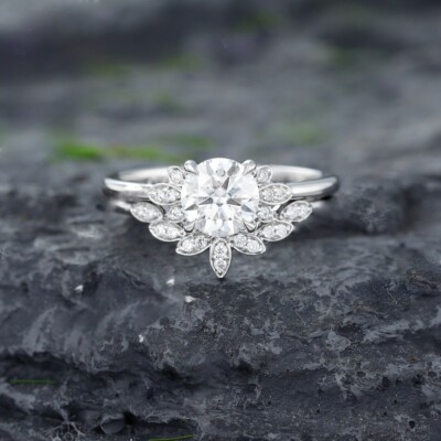 Round Lab Grown Diamond Sunburst Inspire Pattern 10K White Gold Pretty Ring Set