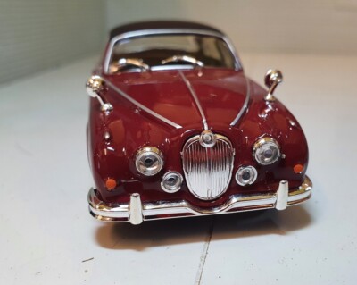 Jaguar MKII (coloris Bordeaux) - 1/43ème en boite Jaguar MKII (coloris Bordeaux) - 1/43ème en boite