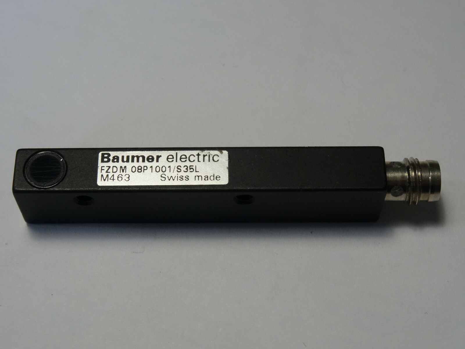 Capteur photoélectrique Baumer FZDM étanche IP65 pour détection industrielle de précision