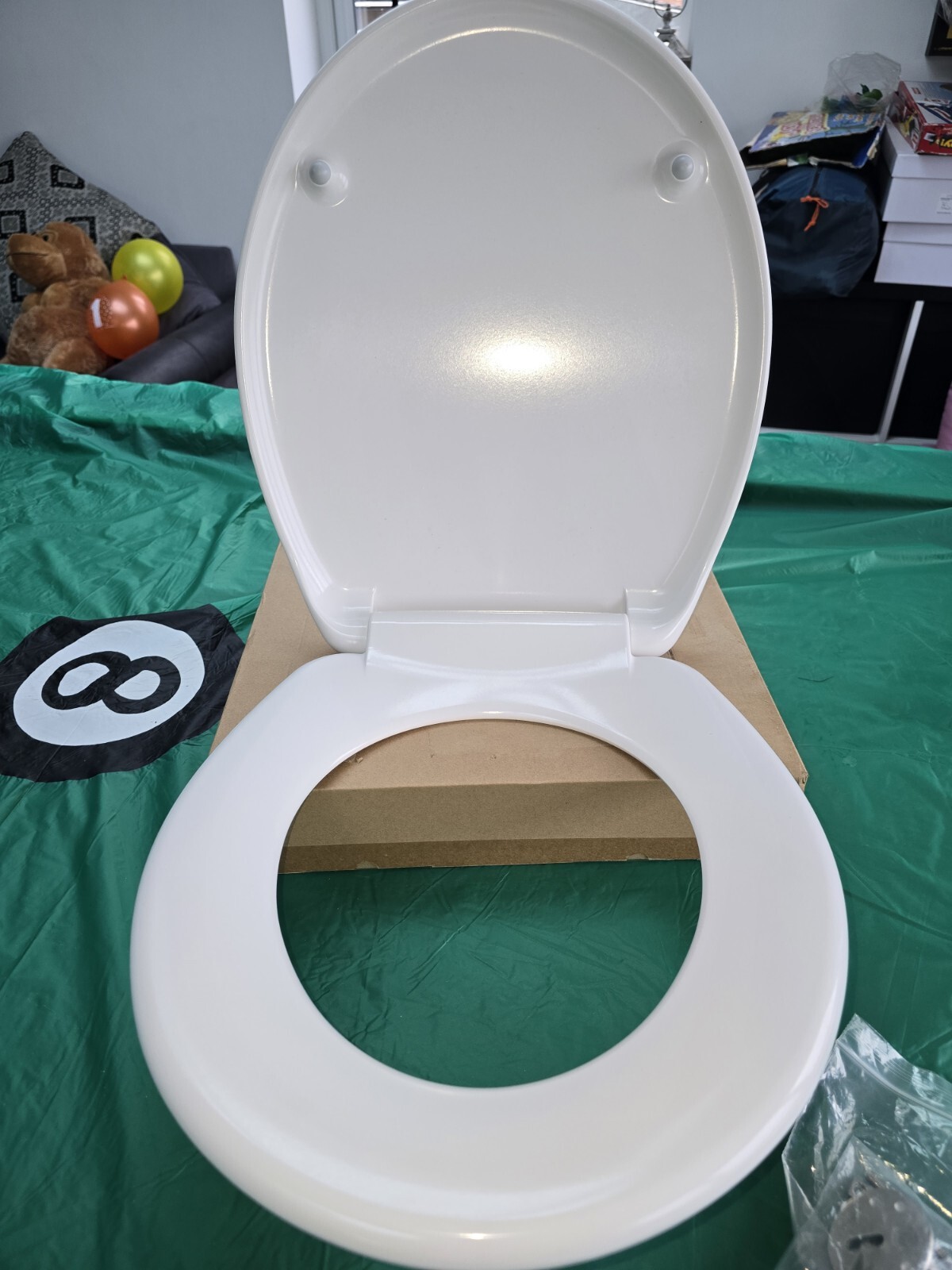 Quality Heavy Amazon Basic White Toilet Seat New