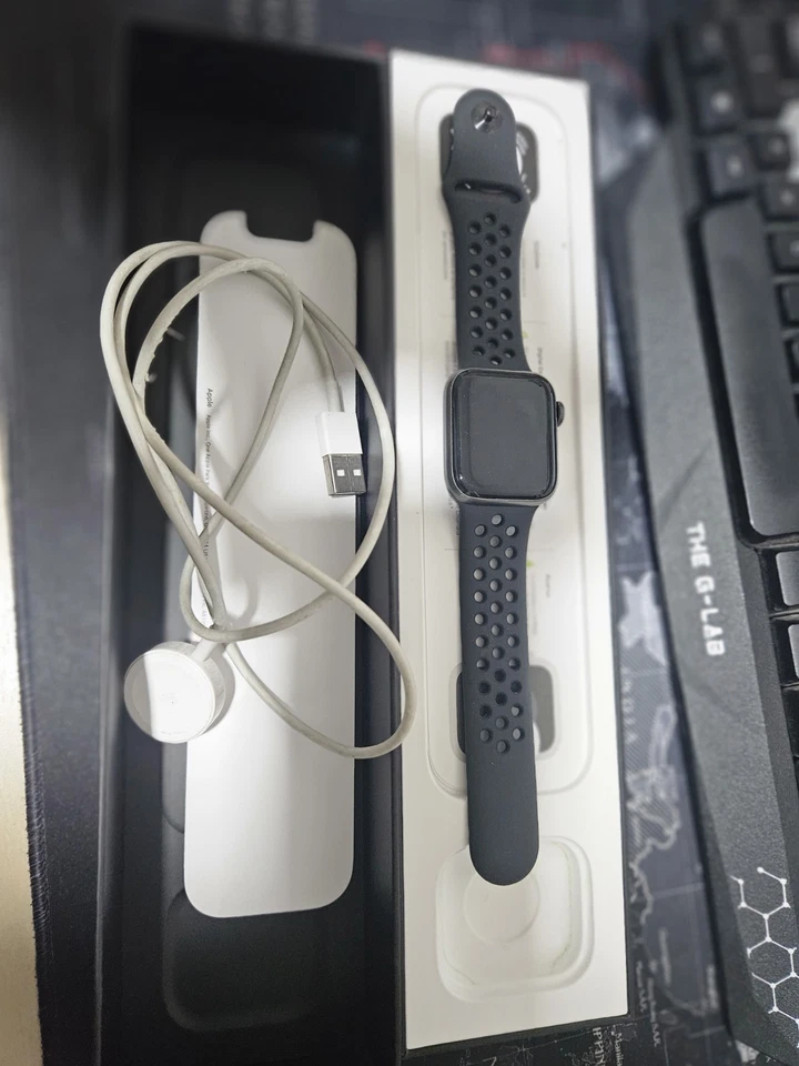 Apple Watch Series 5  40mm Negro Edición Nike  - Imagen 3 de 4