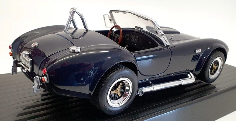 Road Legends 1/18 Scale Model Car 92058 - 1964 Shelby Cobra 427 S/C - Image 2 of 4